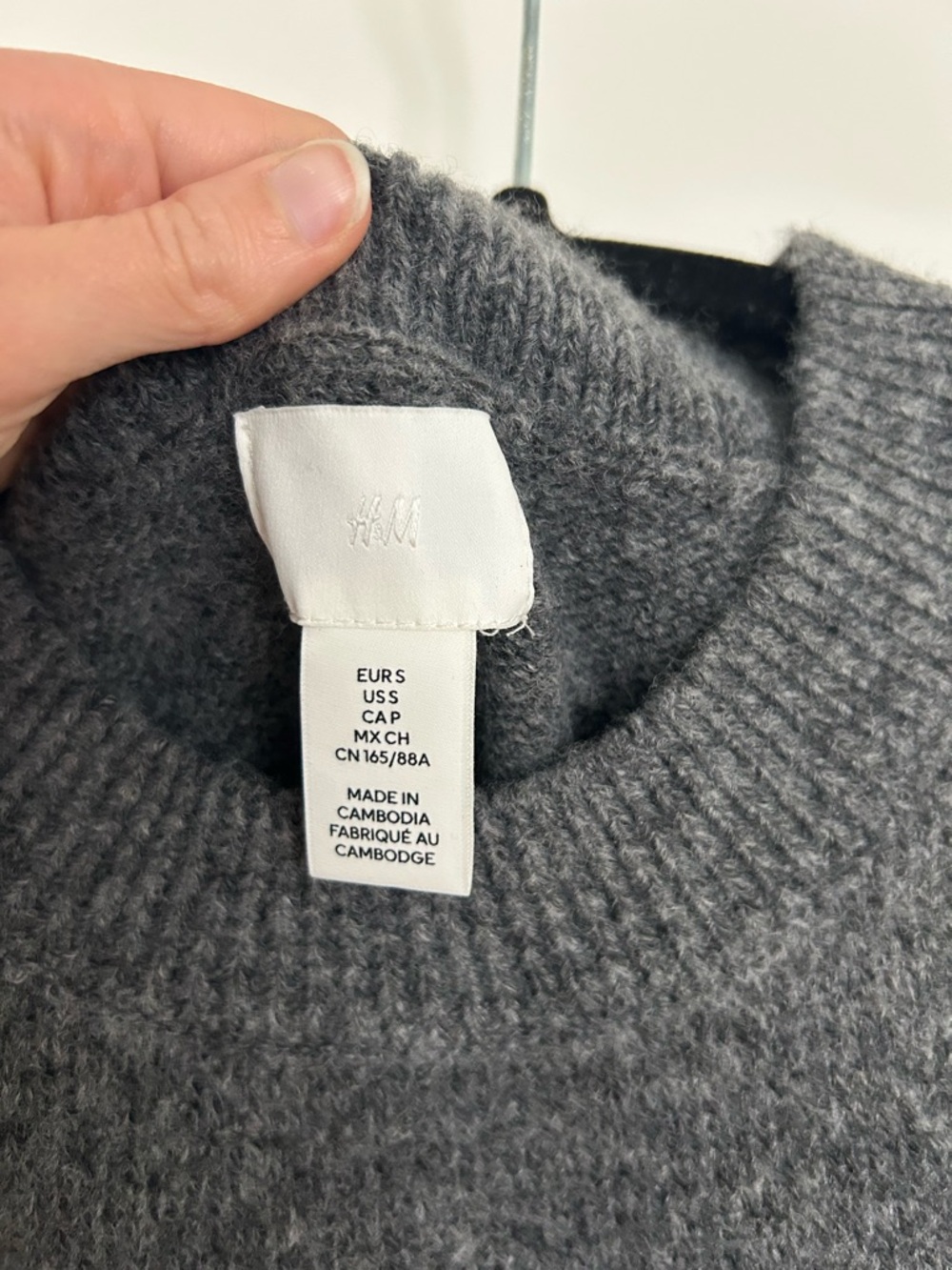 H&M Cozy Gray Knit Sleeveless Sweater Vest - Picture 2 of 2